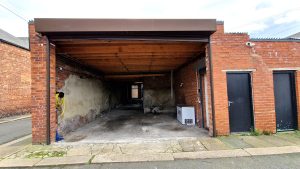 Garage of 4 Lynnwood Terrace